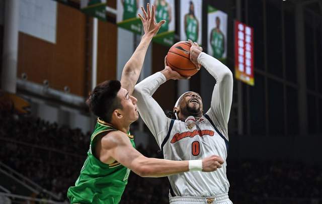 v体育-CCTV5直播！广东VS上海胜负难料，超级外援互不相让，杜锋冲4连胜